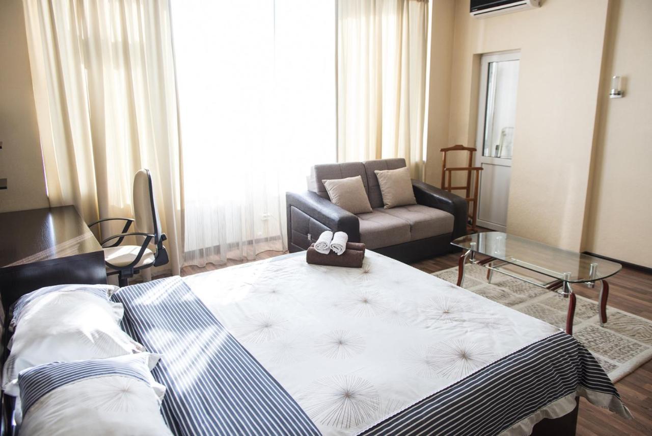 Apartment On Kunayeva 38 ชุมเกนท์ ภายนอก รูปภาพ